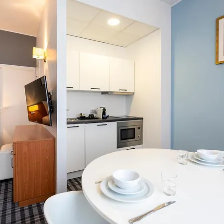 레오폴드 호텔 4*